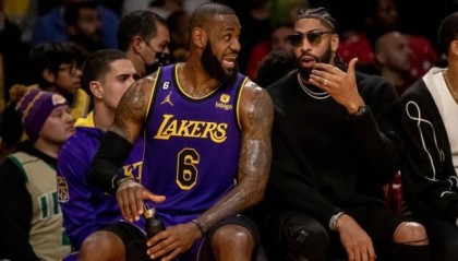 开云官方网-湖人一天受到两次打击，但最黑暗的时光还在后面