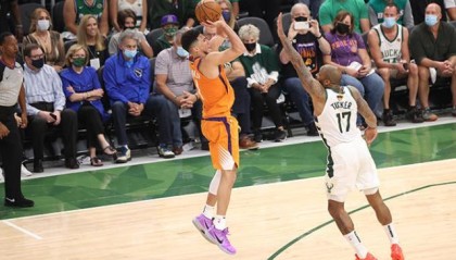 开云网站入口官网-密尔沃基两战风云突变 总决赛天平已朝雄鹿倾斜？