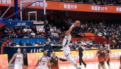 开云app官网-首次亮相5记3分！CBA争4卡位战：广东完败山东，徐杰3度遭调侃！